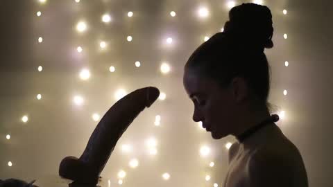 Creature Marie online show from December 18, 2:49 am