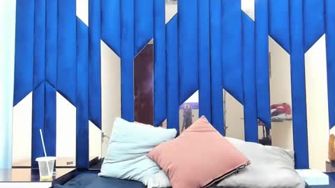 Criistaal   online show from February 17, 3:58 am