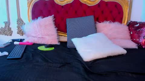 Cristal  online show from March 3, 9:10 pm