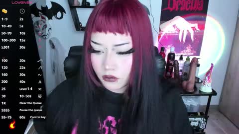 Snapshot of cristal_kosh chatting on September 19, 6:18 pm Cris online show from September 19, 6:18 pm