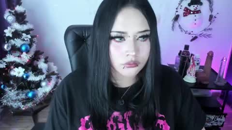 Snapshot of cristal_kosh chatting on December 19, 12:02 am Cris online show from December 19, 12:02 am