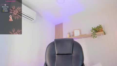 cristalfoxy_ online show from January 10, 8:35 pm