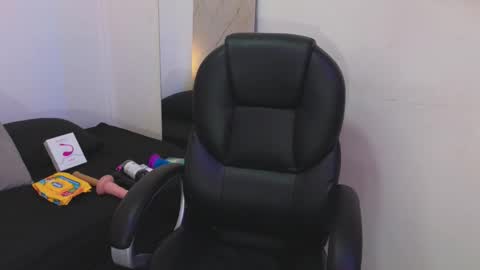 Snapshot of cry_baby800 chatting on October 15, 1:08 am Cry online show from October 15, 1:08 am