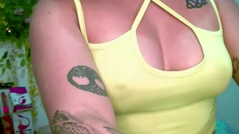 crysrus online show from April 3, 10:19 pm