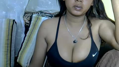 crystalbellax online show from June 18, 11:15 am