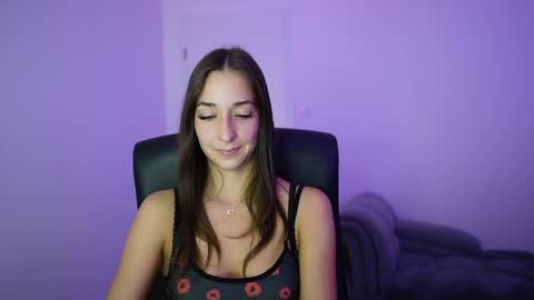 Crystalbrunette18 online show from June 1, 7:37 pm