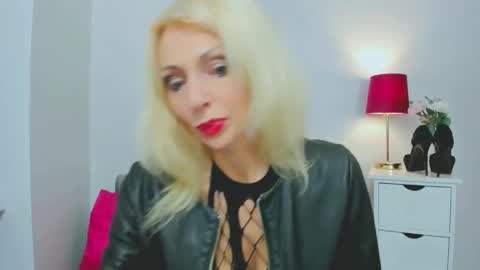 Snapshot of crystalgorgeous chatting on January 22, 4:23 pm Crsyatal online show from January 22, 4:23 pm