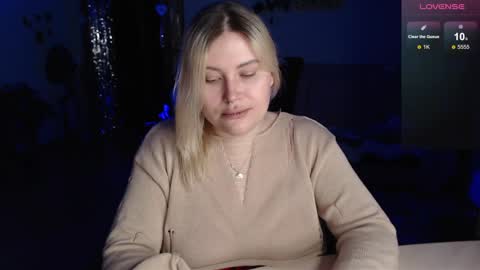 Snapshot of cuddlieschris chatting on December 4, 11:46 pm Chris online show from December 4, 11:46 pm