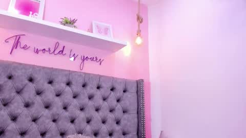 curvy_bigass18 online show from February 3, 2:53 am