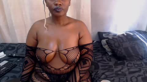 curvydarkfatass online show from June 15, 7:52 am