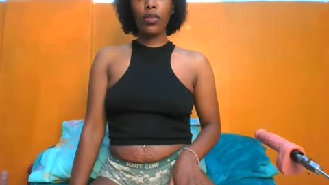 curvylyin online show from February 25, 7:51 am