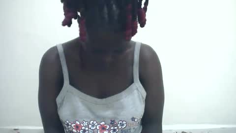 curvynubian online show from April 19, 8:14 am