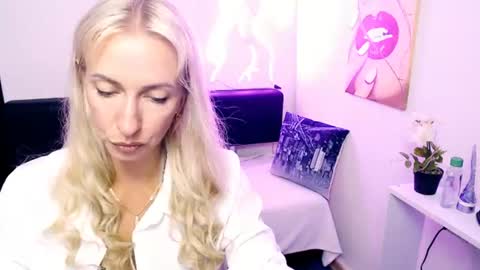 cute_smile_shy online show from July 24, 10:28 pm