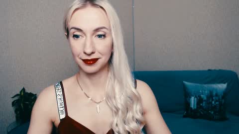 cute_smile_shy online show from January 24, 9:26 pm