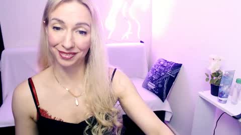 cute_smile_shy online show from April 21, 8:05 pm