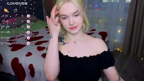Snapshot of cute_summer_breathe chatting on March 12, 4:13 pm Sue online show from March 12, 4:13 pm