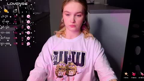 Snapshot of cute_summer_breathe chatting on December 5, 1:06 pm Sue online show from December 5, 1:06 pm