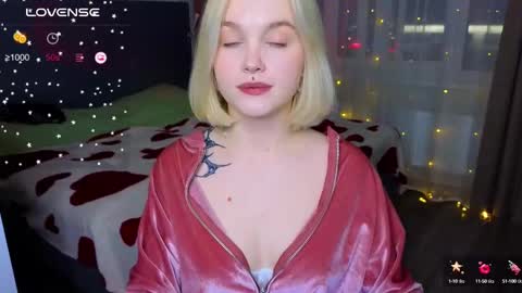 Snapshot of cute_summer_breathe chatting on March 9, 4:55 pm Sue online show from March 9, 4:55 pm
