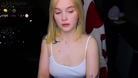 Snapshot of cute_summer_breathe chatting on October 8, 11:31 pm Sue online show from October 8, 11:31 pm