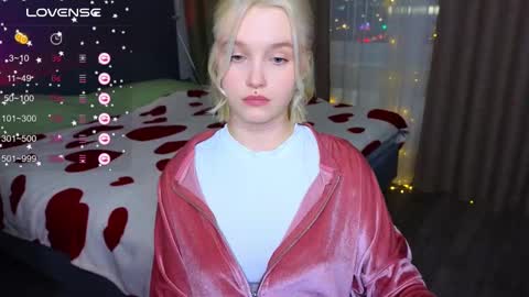 Snapshot of cute_summer_breathe chatting on March 1, 4:44 pm Sue online show from March 1, 4:44 pm