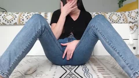 Snapshot of cuteemouse chatting on September 29, 12:43 pm Anna online show from September 29, 12:43 pm