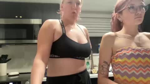 Cutey kiwi online show from October 18, 4:04 am