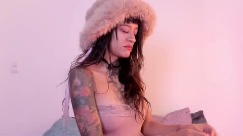 Cyan online show from February 25, 1:04 am