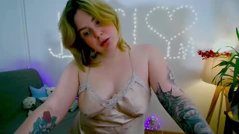 cyber_candy online show from February 7, 10:41 pm