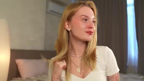 EMILY online show from September 18, 11:53 am