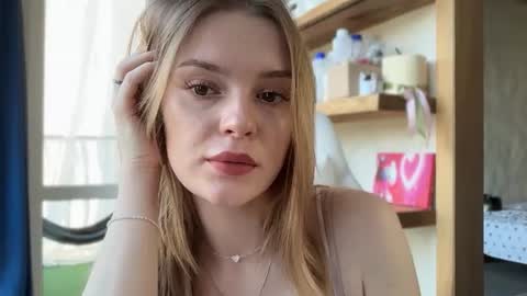 Im Emi streaming with my friend Reyna today online show from June 11, 3:20 pm
