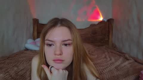 Im Emi streaming with my friend Reyna today online show from March 23, 1:50 pm