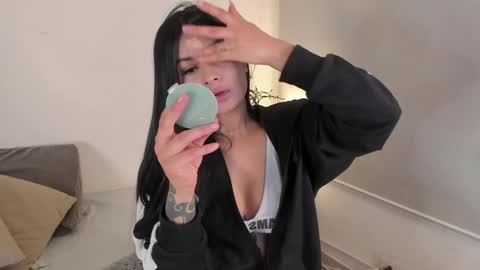 Snapshot of cylie_lee chatting on January 24, 1:25 pm Cylie online show from January 24, 1:25 pm