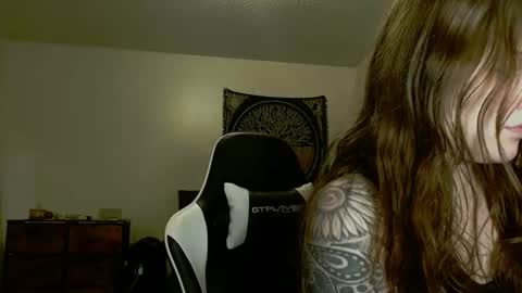 Daisy online show from February 13, 8:34 pm