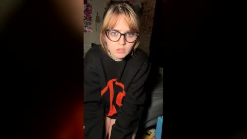 dadsdoll2 online show from March 19, 3:22 am