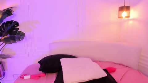 dafne_hillss online show from February 28, 1:54 pm