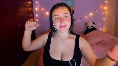 Snapshot of dahi_anne chatting on December 13, 2:43 am Call me D online show from December 13, 2:43 am