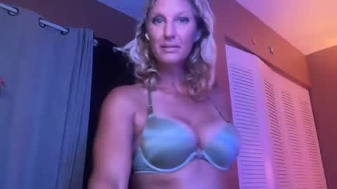 Daisy137 online show from March 19, 1:10 am