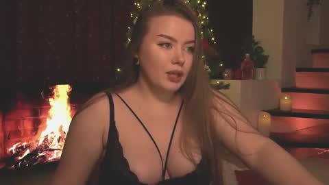 Snapshot of daisy_stacey chatting on December 27, 8:28 pm Stacey online show from December 27, 8:28 pm