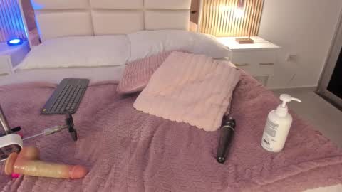 DAKOTA  online show from November 28, 10:24 pm