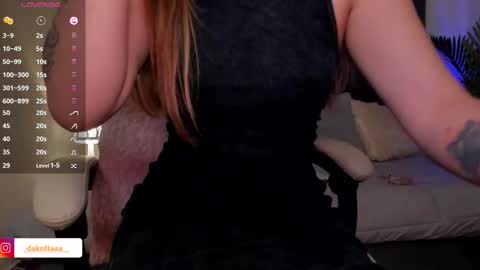 dakottaa__ online show from November 28, 1:08 am