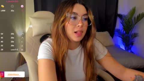 dakottaa__ online show from November 6, 11:32 pm