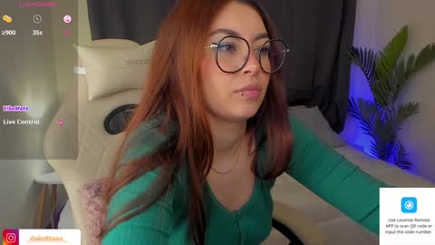 dakottaa__ online show from February 8, 12:06 am