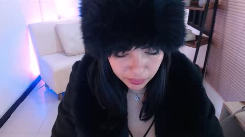 Veronica online show from January 8, 1:59 pm