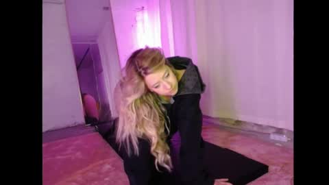 Dani Sunshine online show from March 1, 12:43 am