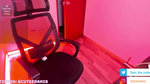 Snapshot of danicutexxx chatting on September 29, 4:17 am Dani online show from September 29, 4:17 am