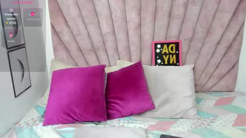   Danii Belluci  online show from February 19, 12:05 pm