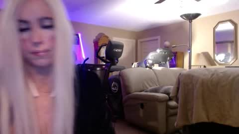 DanikaWhite69 online show from December 2, 12:18 pm