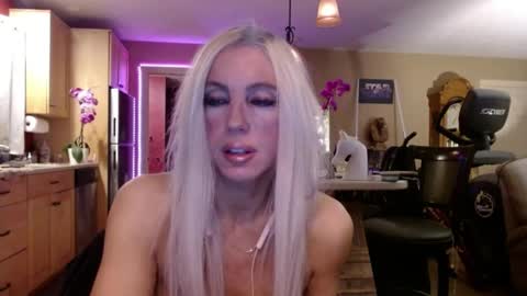 DanikaWhite69 online show from May 29, 12:25 pm