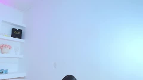 danilane online show from December 18, 12:43 pm