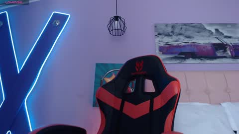 Dannya Rhodes online show from January 18, 2:55 pm